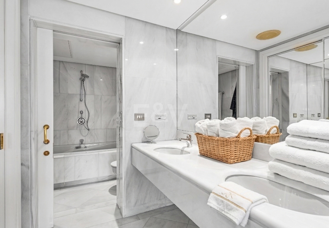 Apartamento Frente al Mar con Impresionantes Vistas al Mar en Puerto Banús