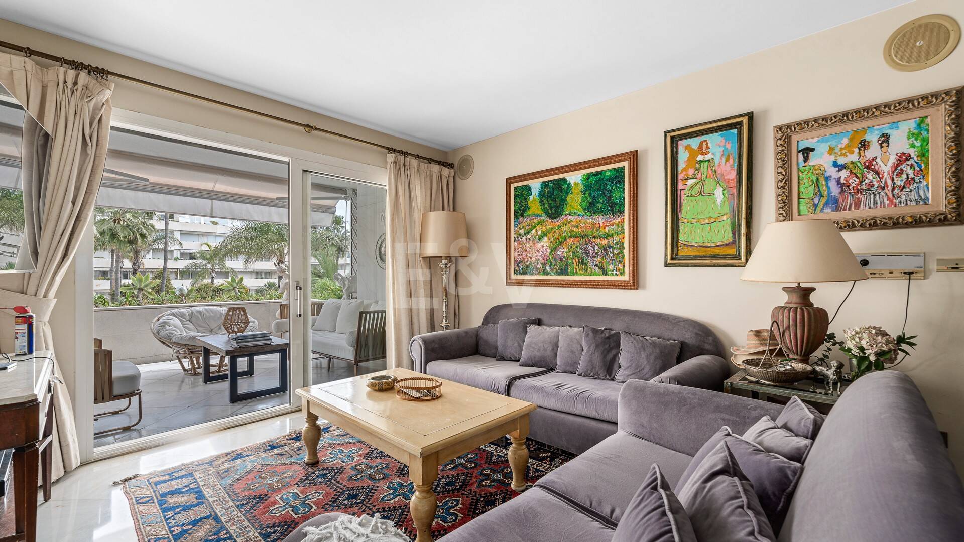 Apartamento Frente al Mar con Impresionantes Vistas al Mar en Puerto Banús