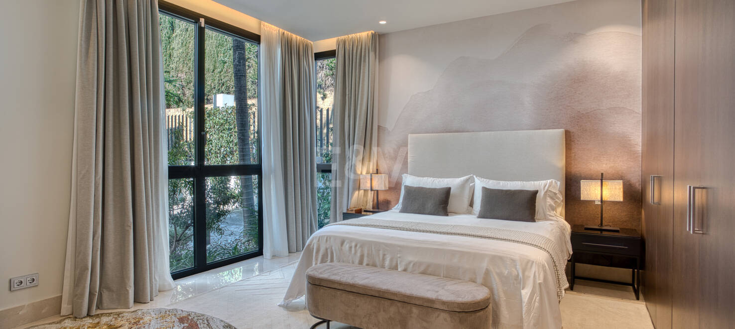Exquisite Duplex Apartment with Breathtaking Sea Views
