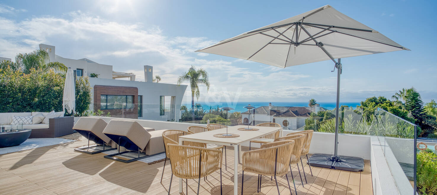 Exquisite Duplex Apartment with Breathtaking Sea Views