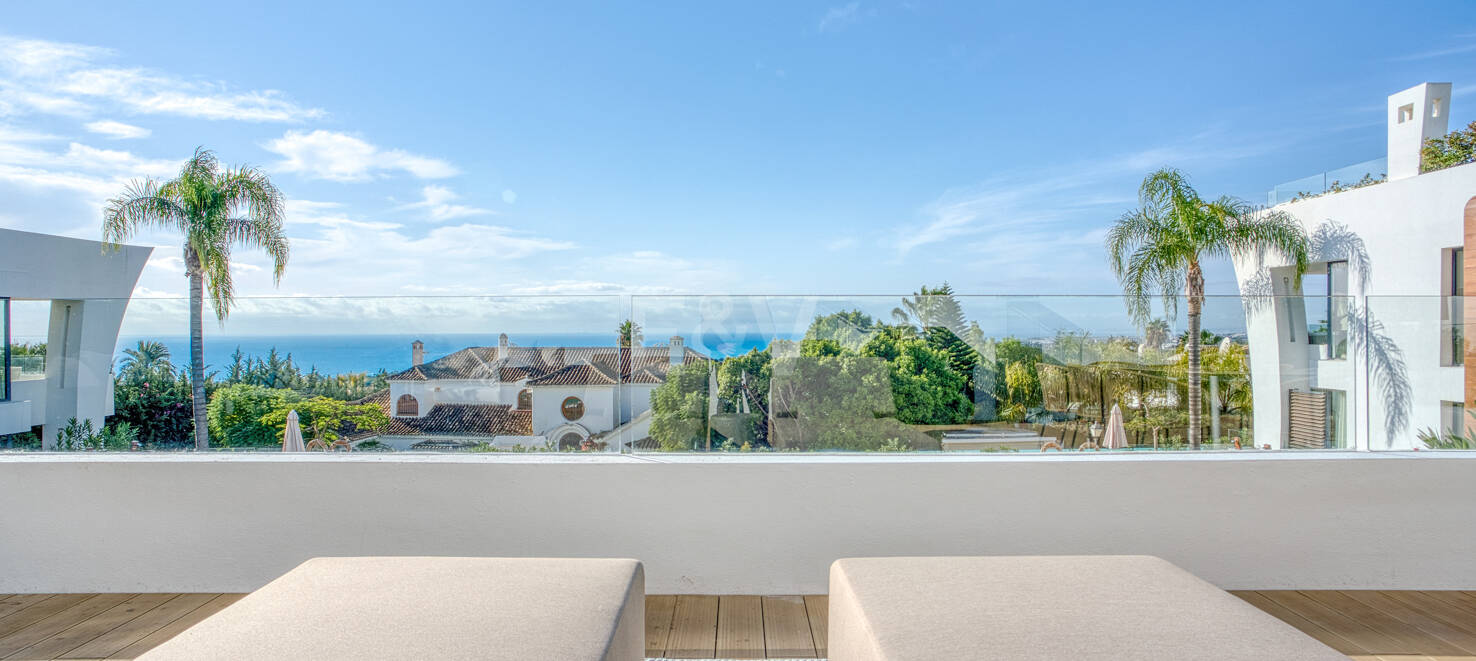 Exquisite Duplex Apartment with Breathtaking Sea Views