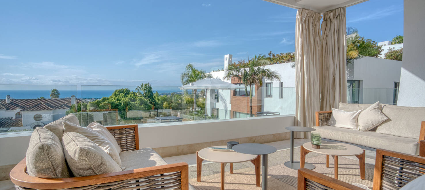 Exquisite Duplex Apartment with Breathtaking Sea Views