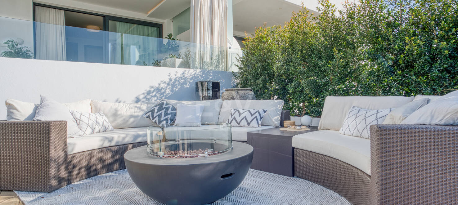 Exquisite Duplex Apartment with Breathtaking Sea Views