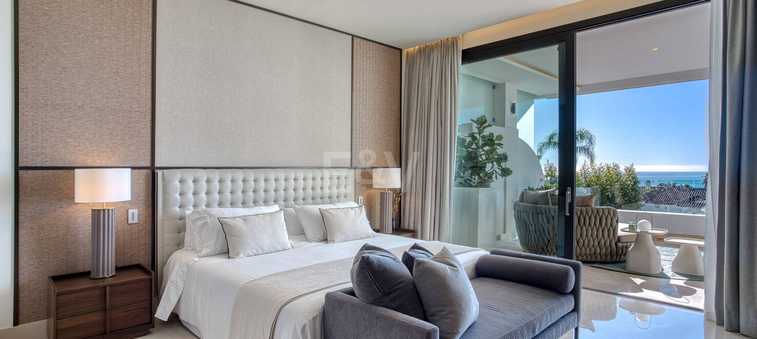 Exquisite Duplex Apartment with Breathtaking Sea Views