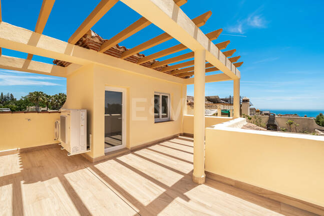 Modernized Corner Townhouse with Sea Views in Nagüeles