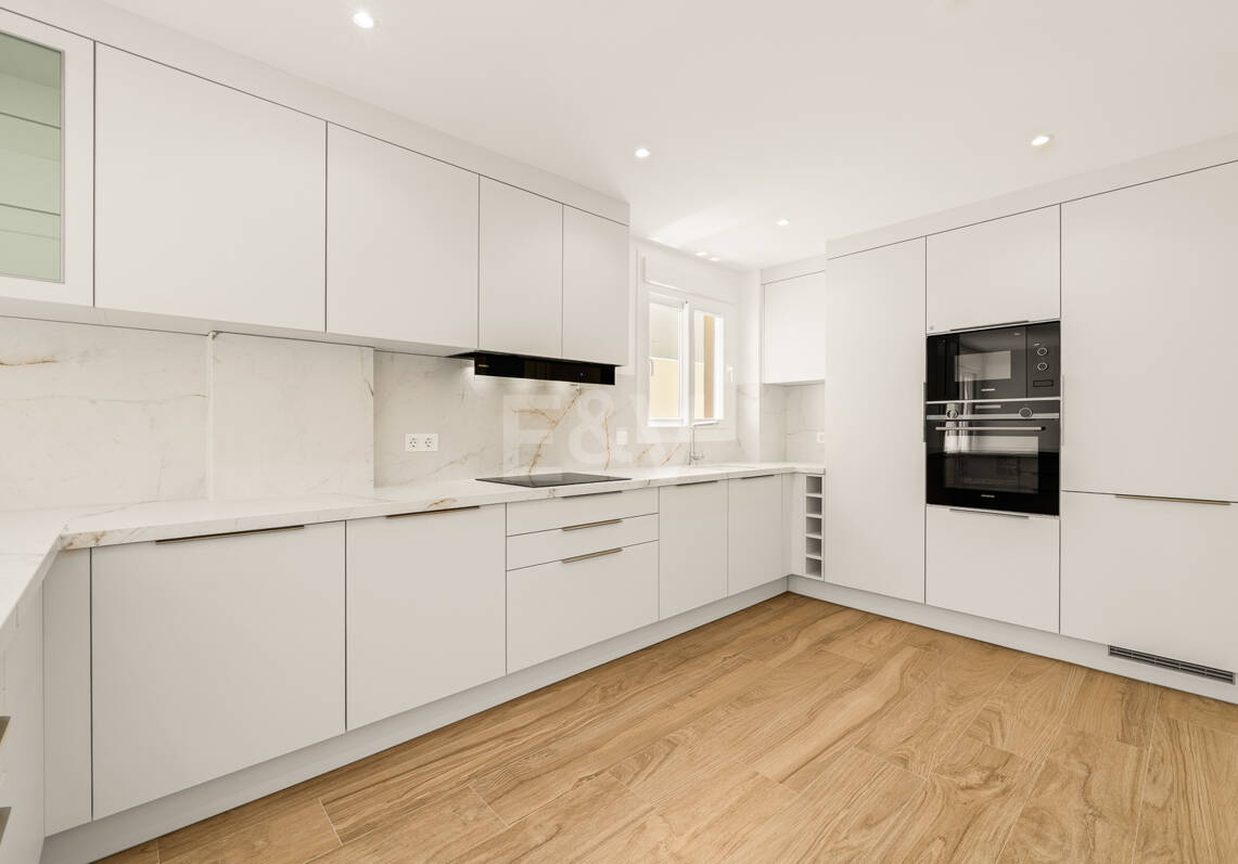 Fullt renoverat Corner Townhouse med havsutsikt i Nagüeles