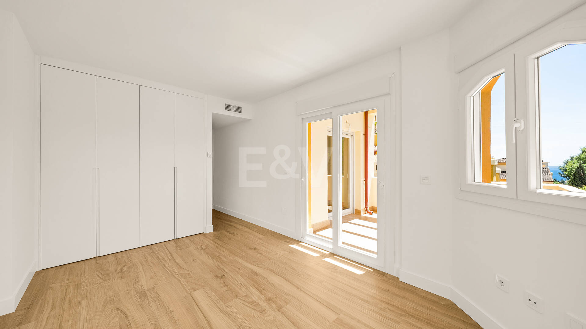 Modernized Corner Townhouse with Sea Views in Nagüeles