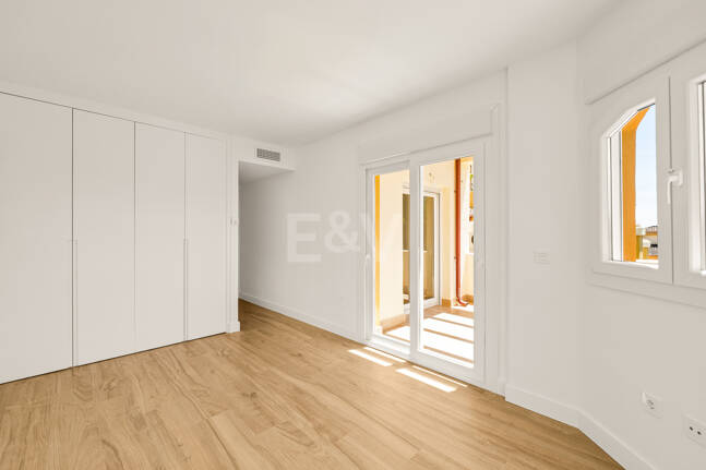 Modernized Corner Townhouse with Sea Views in Nagüeles