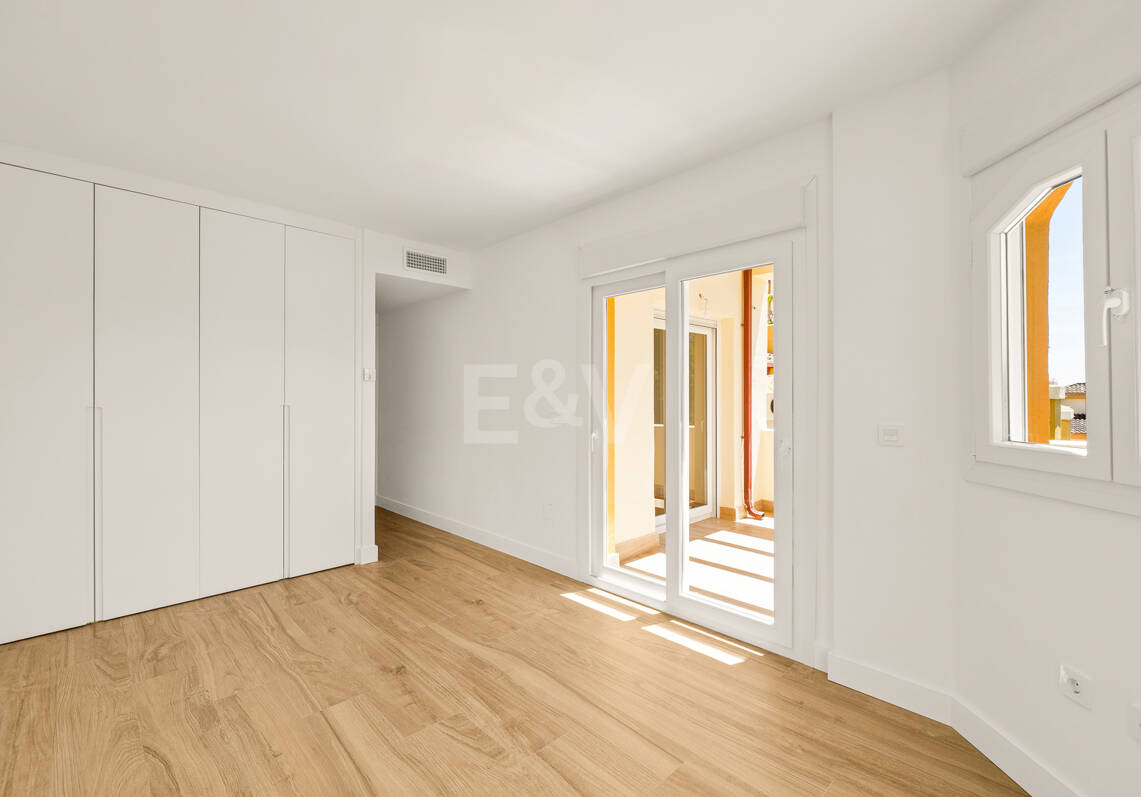 Fullt renoverat Corner Townhouse med havsutsikt i Nagüeles