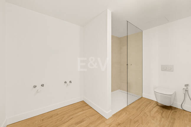 Modernized Corner Townhouse with Sea Views in Nagüeles