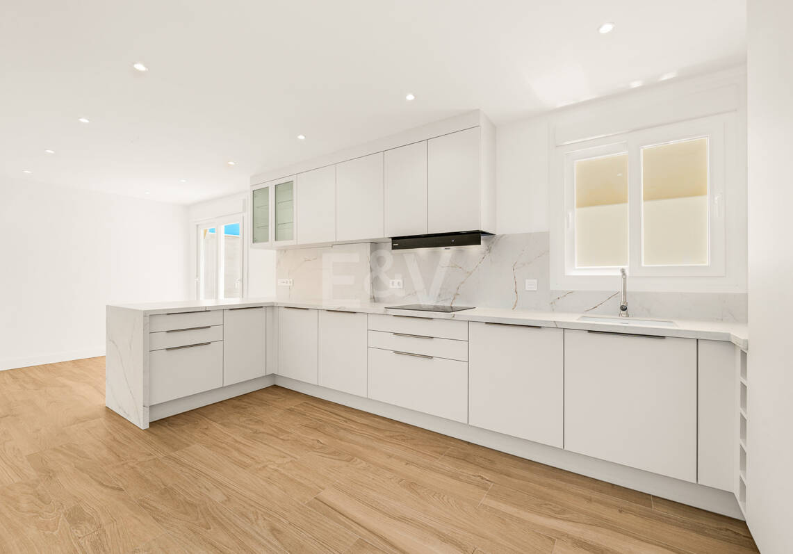 Fullt renoverat Corner Townhouse med havsutsikt i Nagüeles
