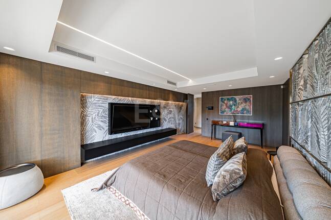 Impresionante Villa a Distancia andando de la Playa en Guadalmina