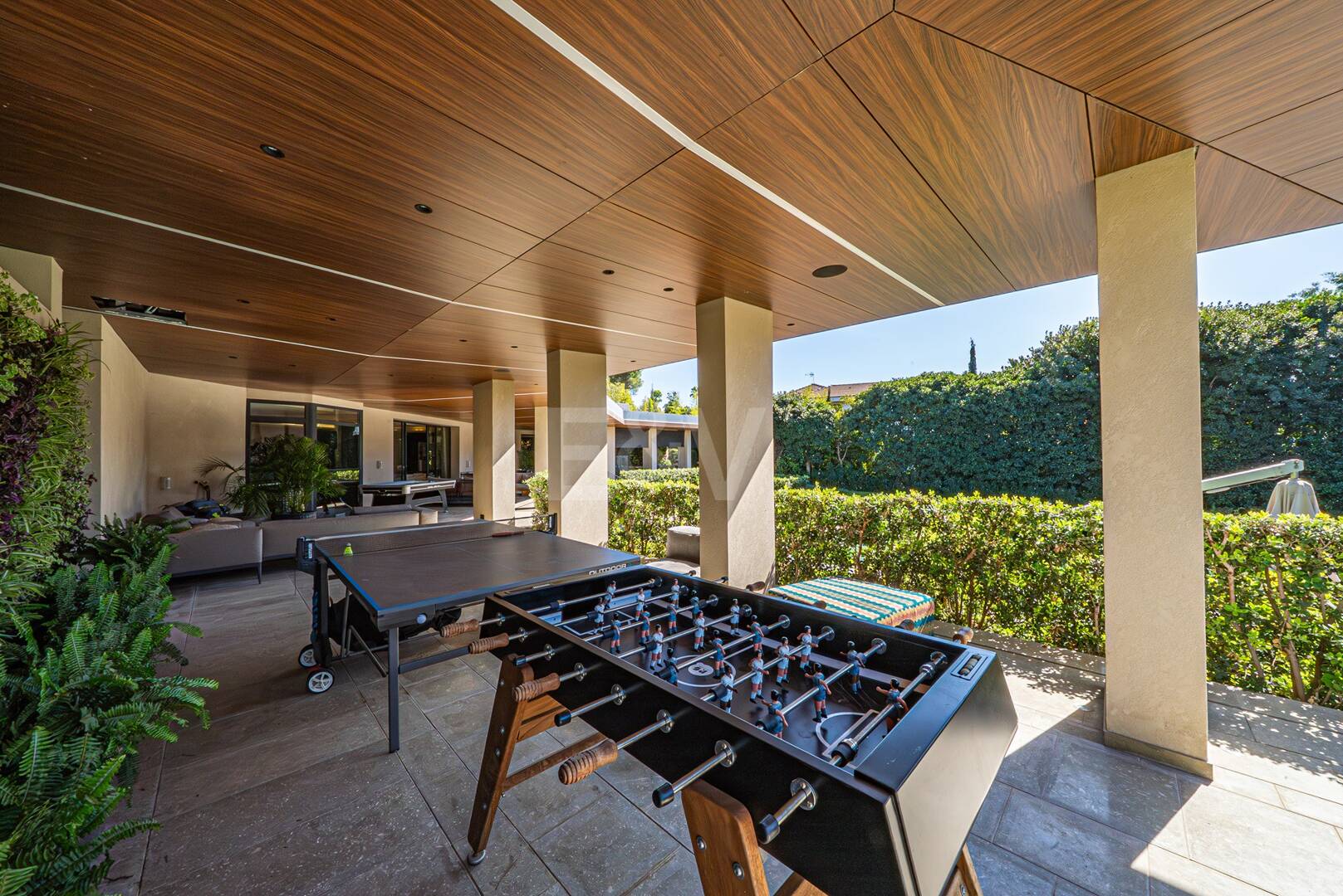 Impresionante Villa a Distancia andando de la Playa en Guadalmina