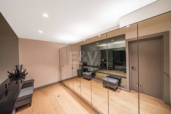 Impresionante Villa a Distancia andando de la Playa en Guadalmina