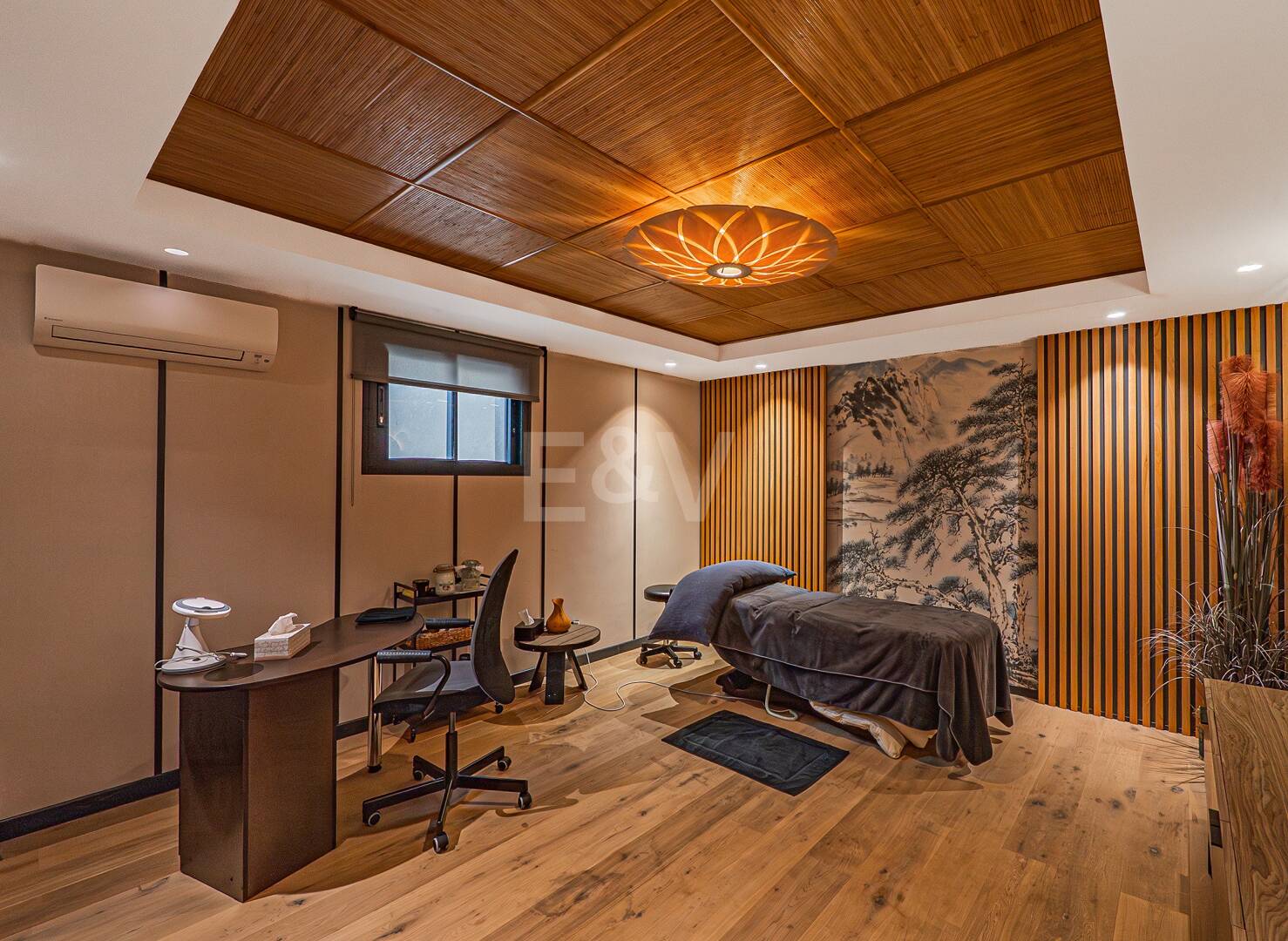 Impresionante Villa a Distancia andando de la Playa en Guadalmina