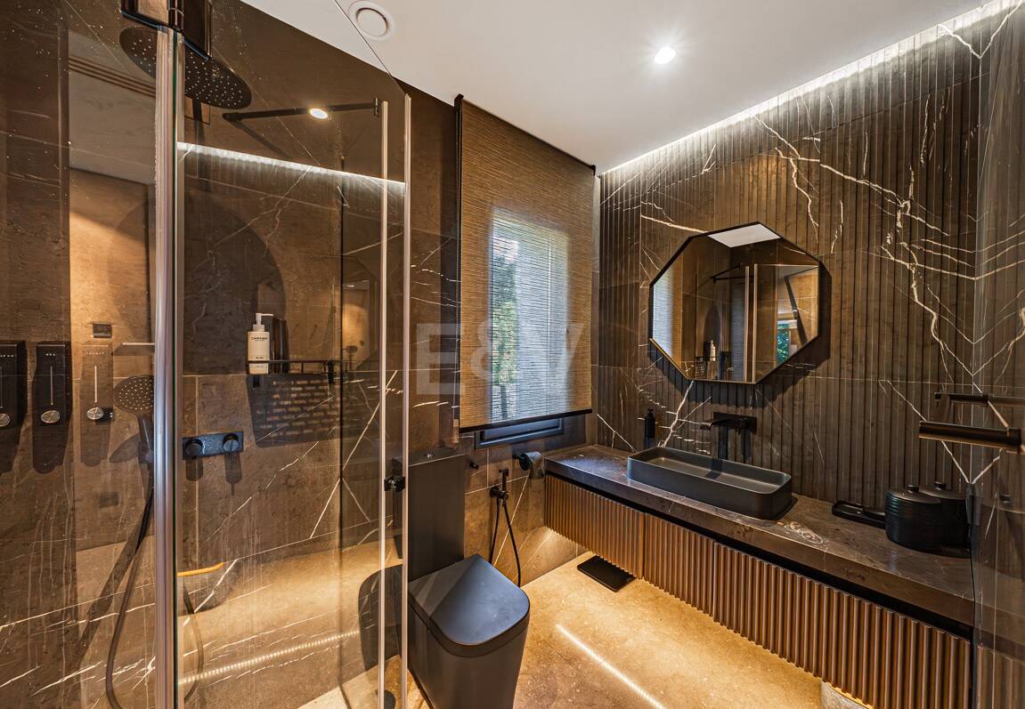 Impresionante Villa a Distancia andando de la Playa en Guadalmina