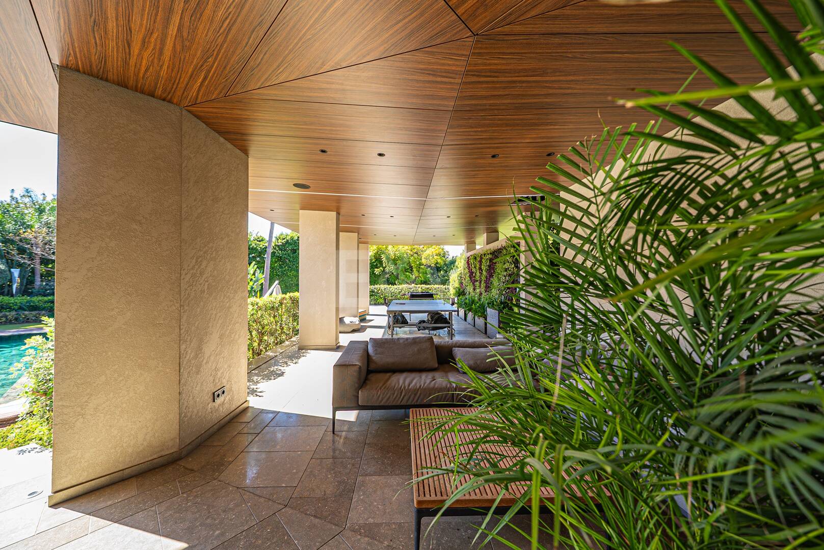 Impresionante Villa a Distancia andando de la Playa en Guadalmina