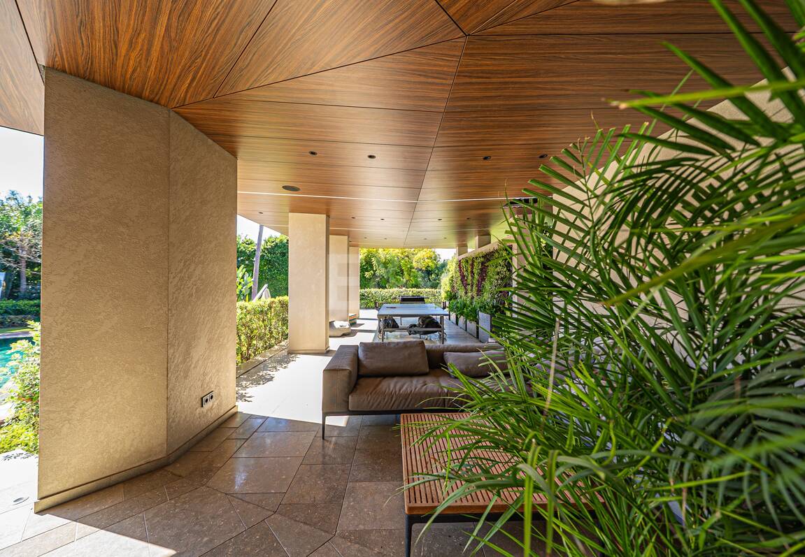 Impresionante Villa a Distancia andando de la Playa en Guadalmina