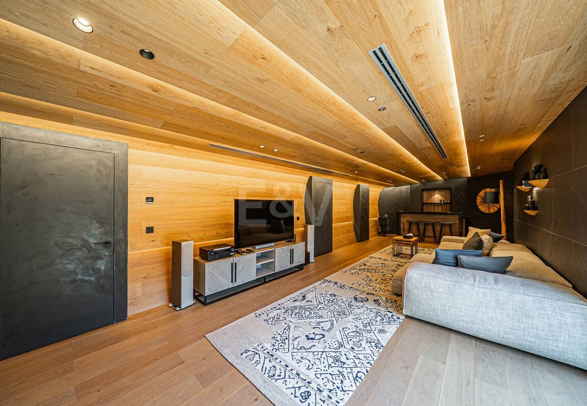 Impresionante Villa a Distancia andando de la Playa en Guadalmina