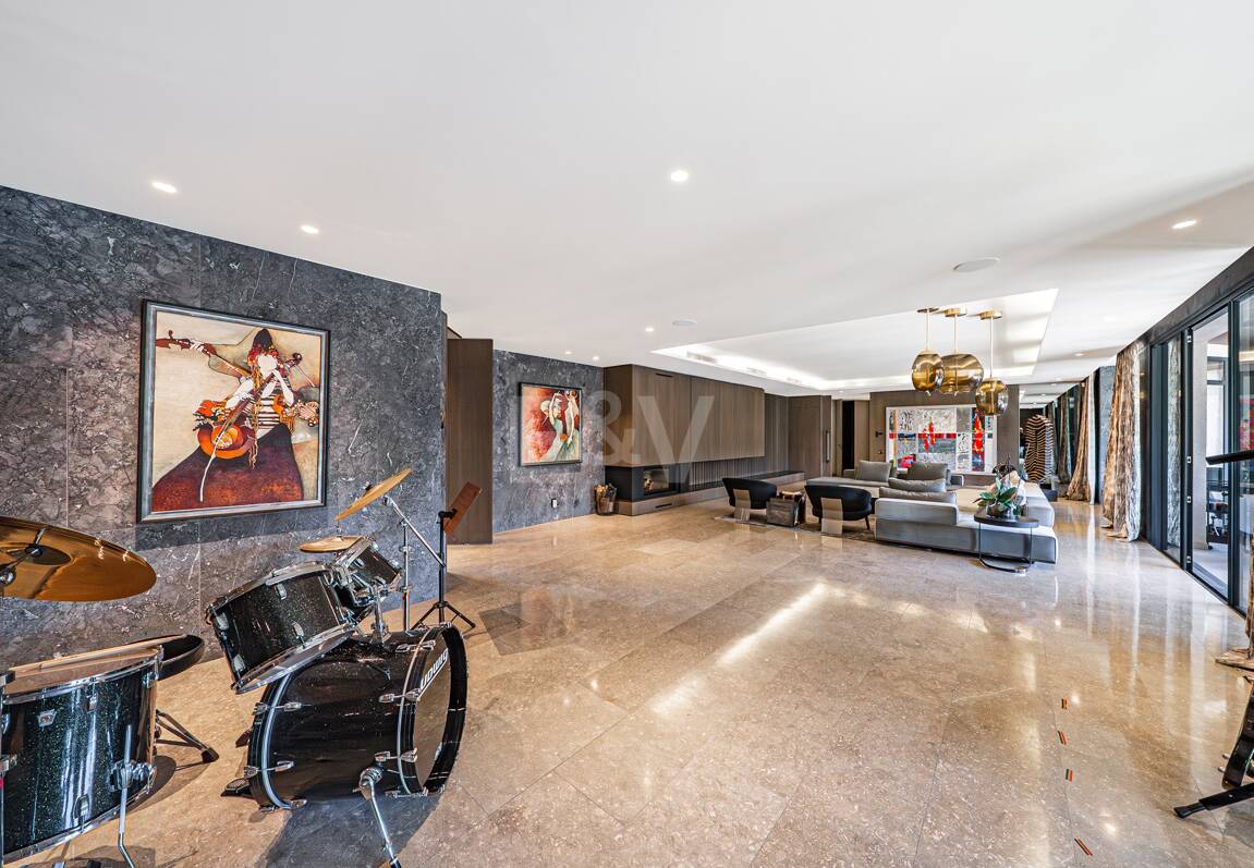 Impresionante Villa a Distancia andando de la Playa en Guadalmina