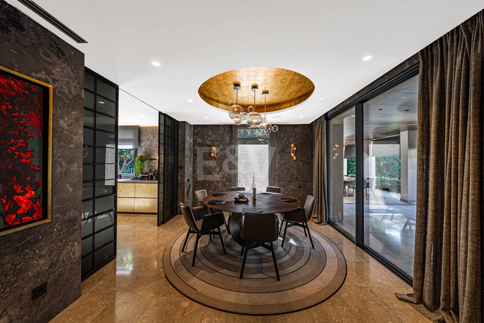 Impresionante Villa a Distancia andando de la Playa en Guadalmina