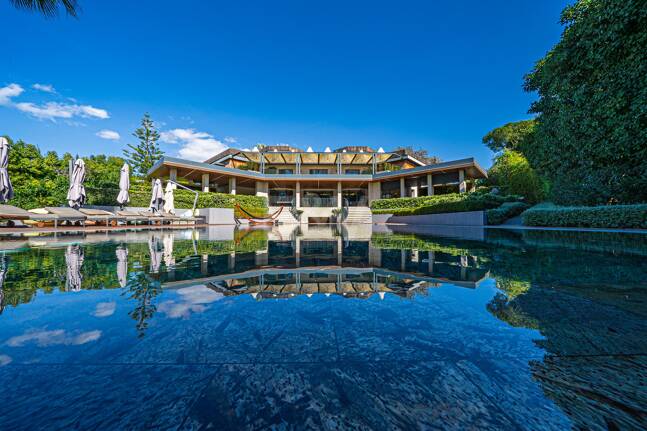 Impresionante Villa a Distancia andando de la Playa en Guadalmina