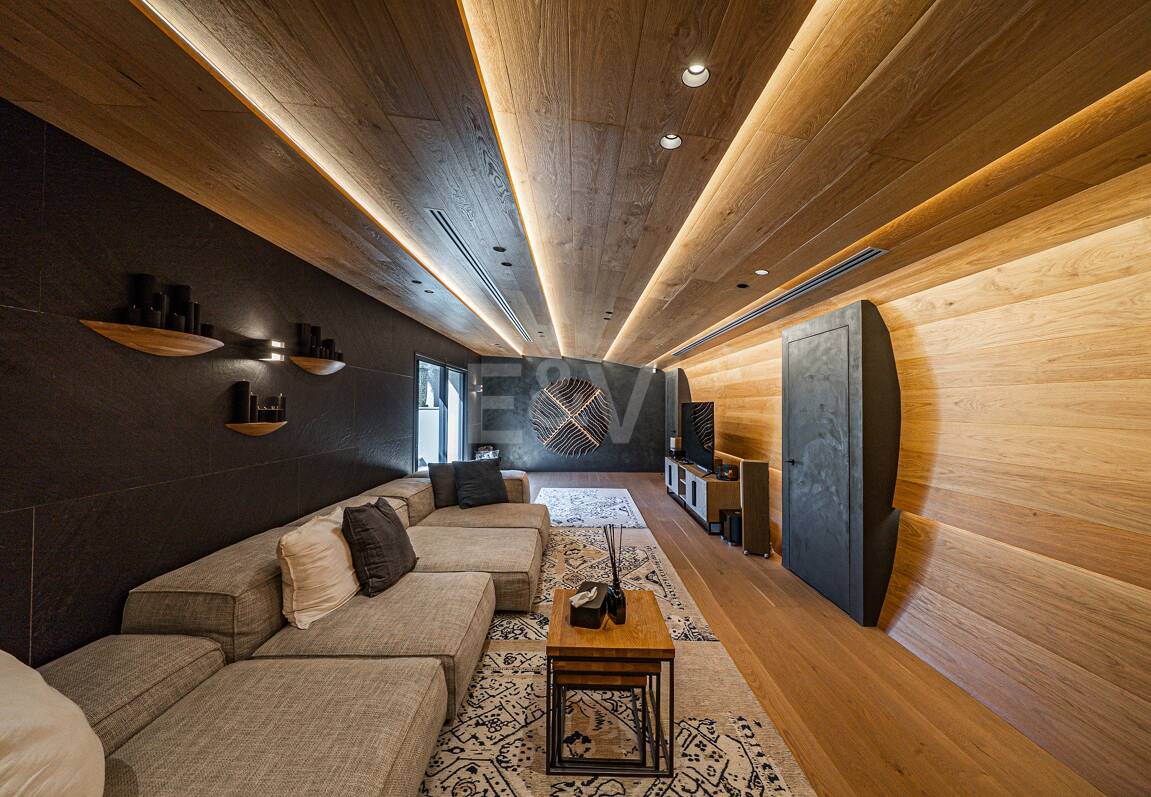 Impresionante Villa a Distancia andando de la Playa en Guadalmina