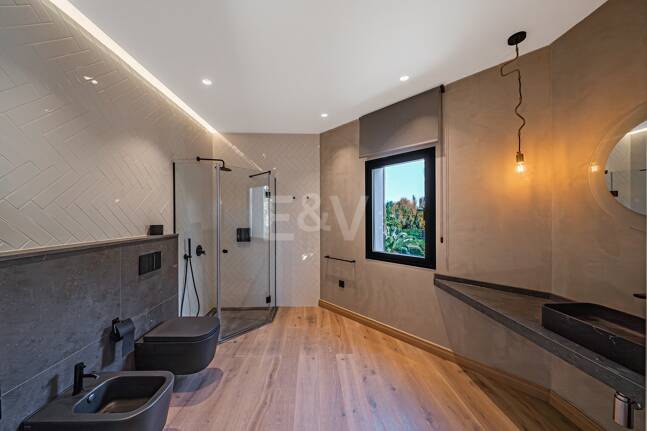 Impresionante Villa a Distancia andando de la Playa en Guadalmina