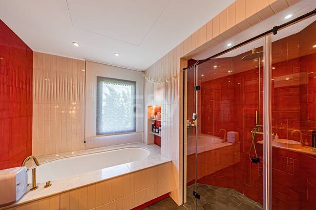 Impresionante Villa a Distancia andando de la Playa en Guadalmina