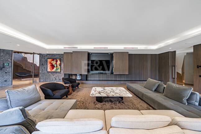 Impresionante Villa a Distancia andando de la Playa en Guadalmina