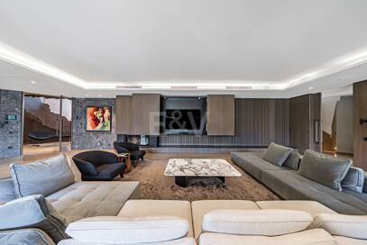 Impresionante Villa a Distancia andando de la Playa en Guadalmina