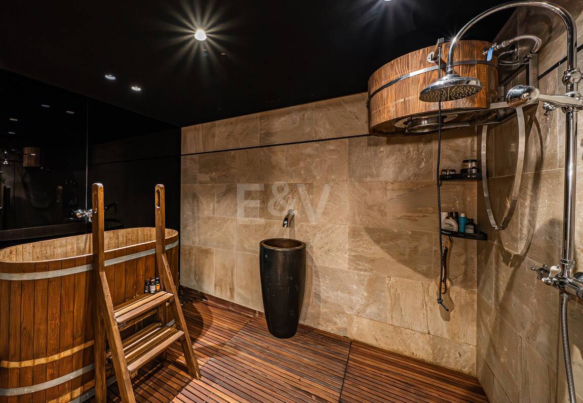 Impresionante Villa a Distancia andando de la Playa en Guadalmina