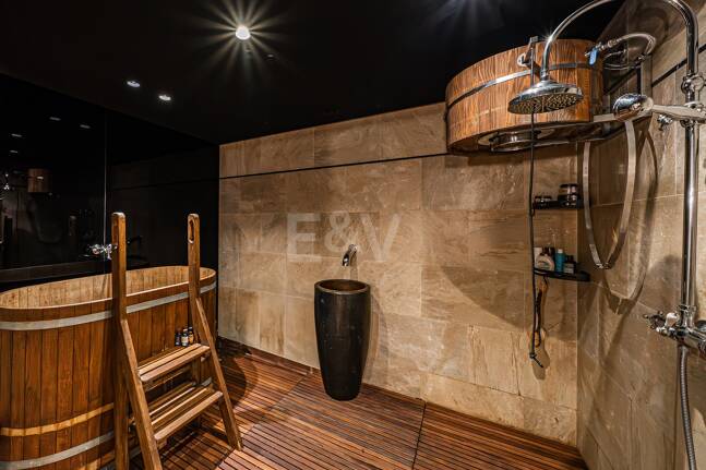 Impresionante Villa a Distancia andando de la Playa en Guadalmina