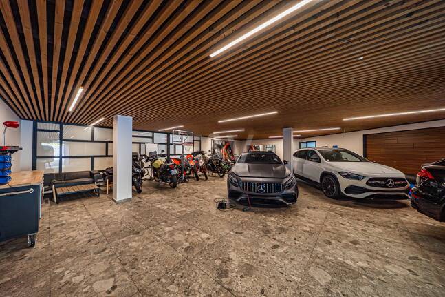 Impresionante Villa a Distancia andando de la Playa en Guadalmina