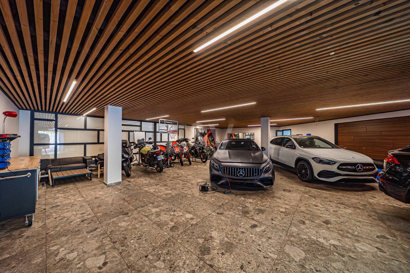 Impresionante Villa a Distancia andando de la Playa en Guadalmina