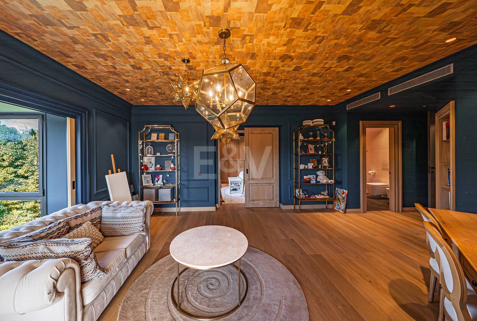 Impresionante Villa a Distancia andando de la Playa en Guadalmina