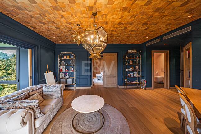 Impresionante Villa a Distancia andando de la Playa en Guadalmina