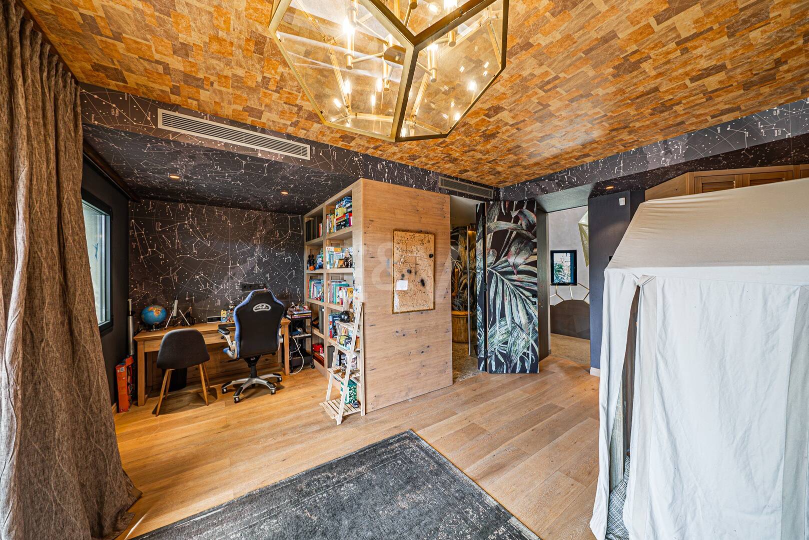 Impresionante Villa a Distancia andando de la Playa en Guadalmina