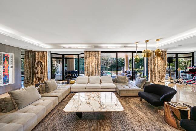 Impresionante Villa a Distancia andando de la Playa en Guadalmina