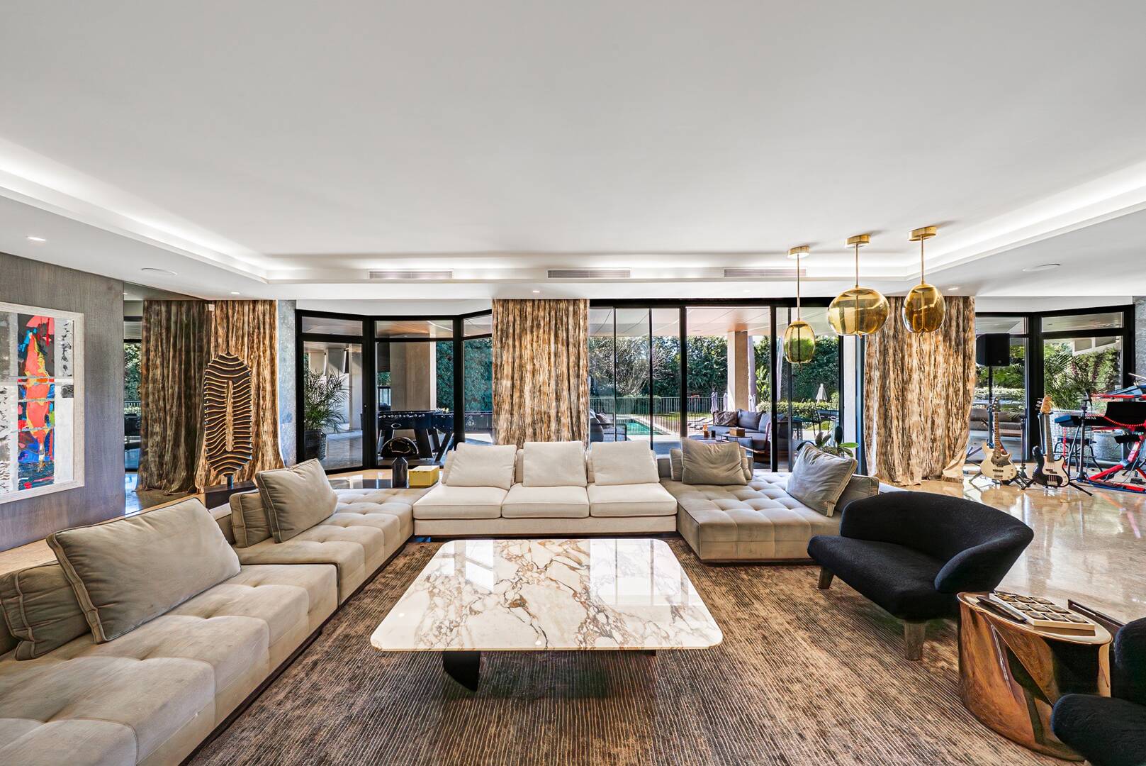 Impresionante Villa a Distancia andando de la Playa en Guadalmina