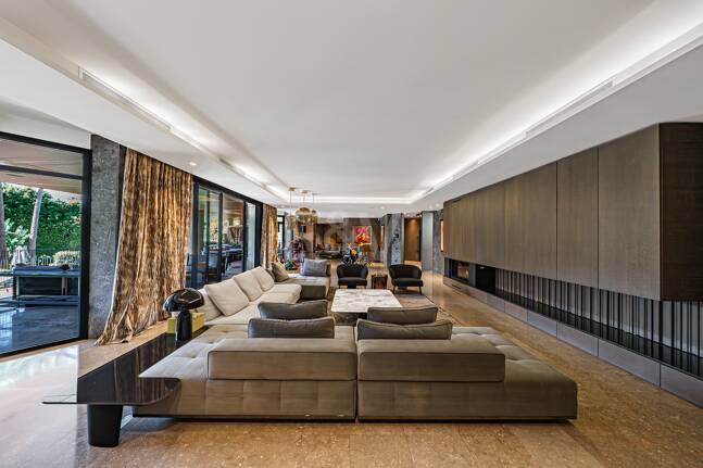 Impresionante Villa a Distancia andando de la Playa en Guadalmina