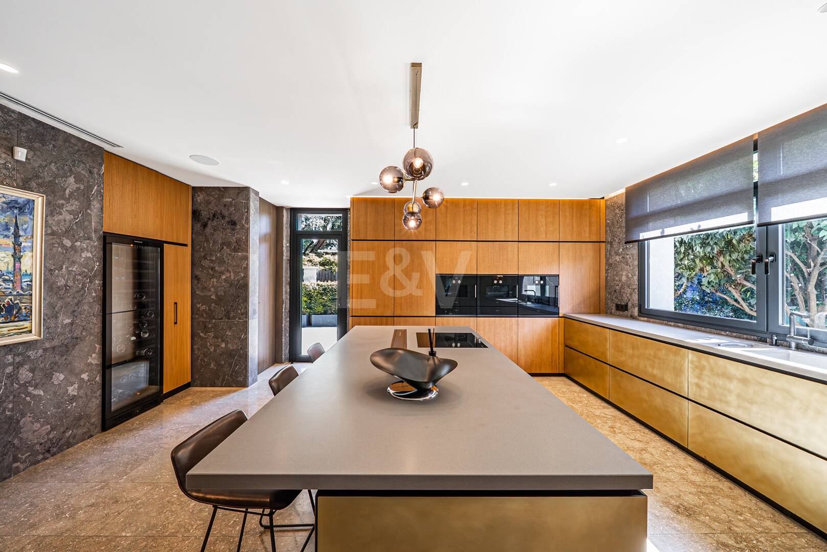 Impresionante Villa a Distancia andando de la Playa en Guadalmina