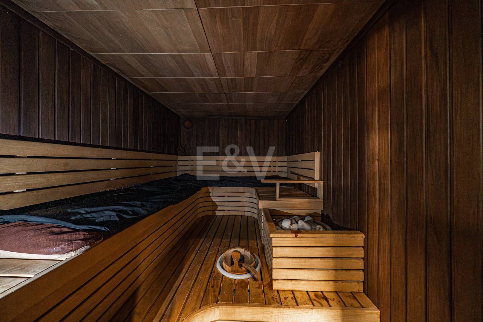 Impresionante Villa a Distancia andando de la Playa en Guadalmina