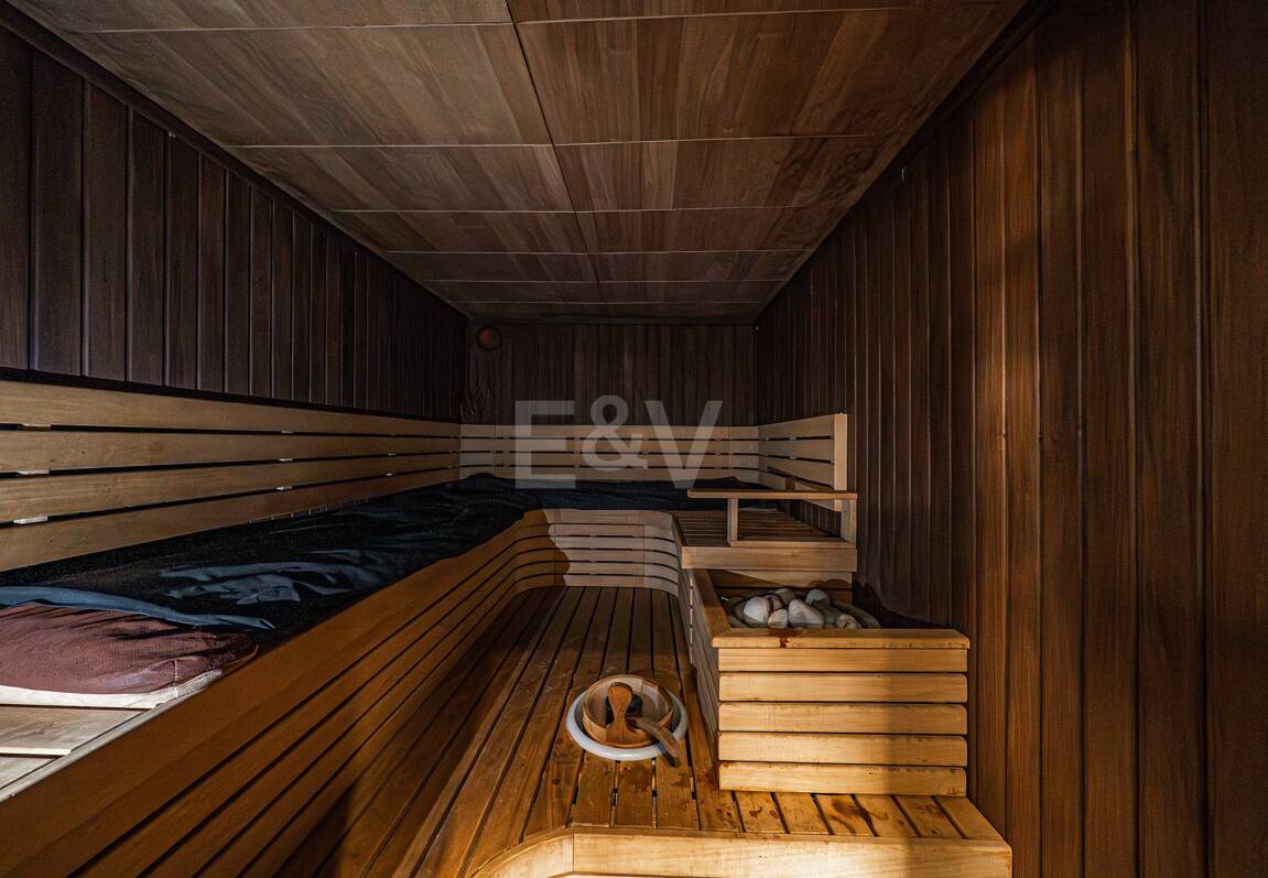 Impresionante Villa a Distancia andando de la Playa en Guadalmina