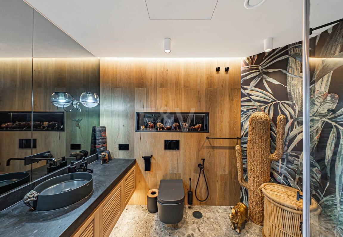 Impresionante Villa a Distancia andando de la Playa en Guadalmina