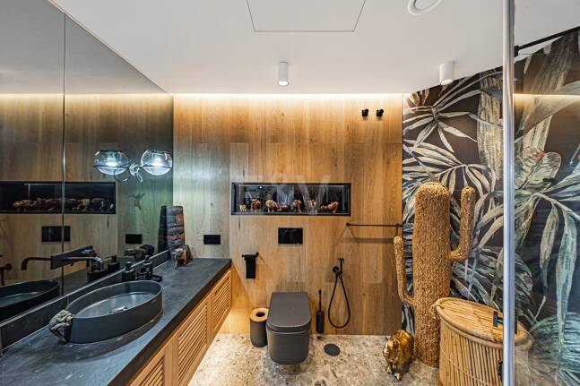 Impresionante Villa a Distancia andando de la Playa en Guadalmina