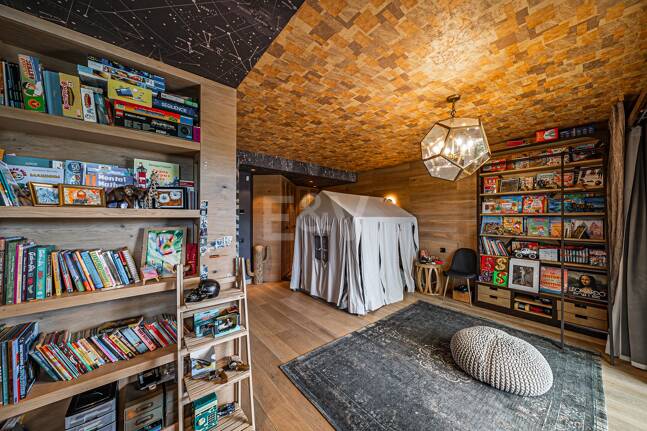 Impresionante Villa a Distancia andando de la Playa en Guadalmina