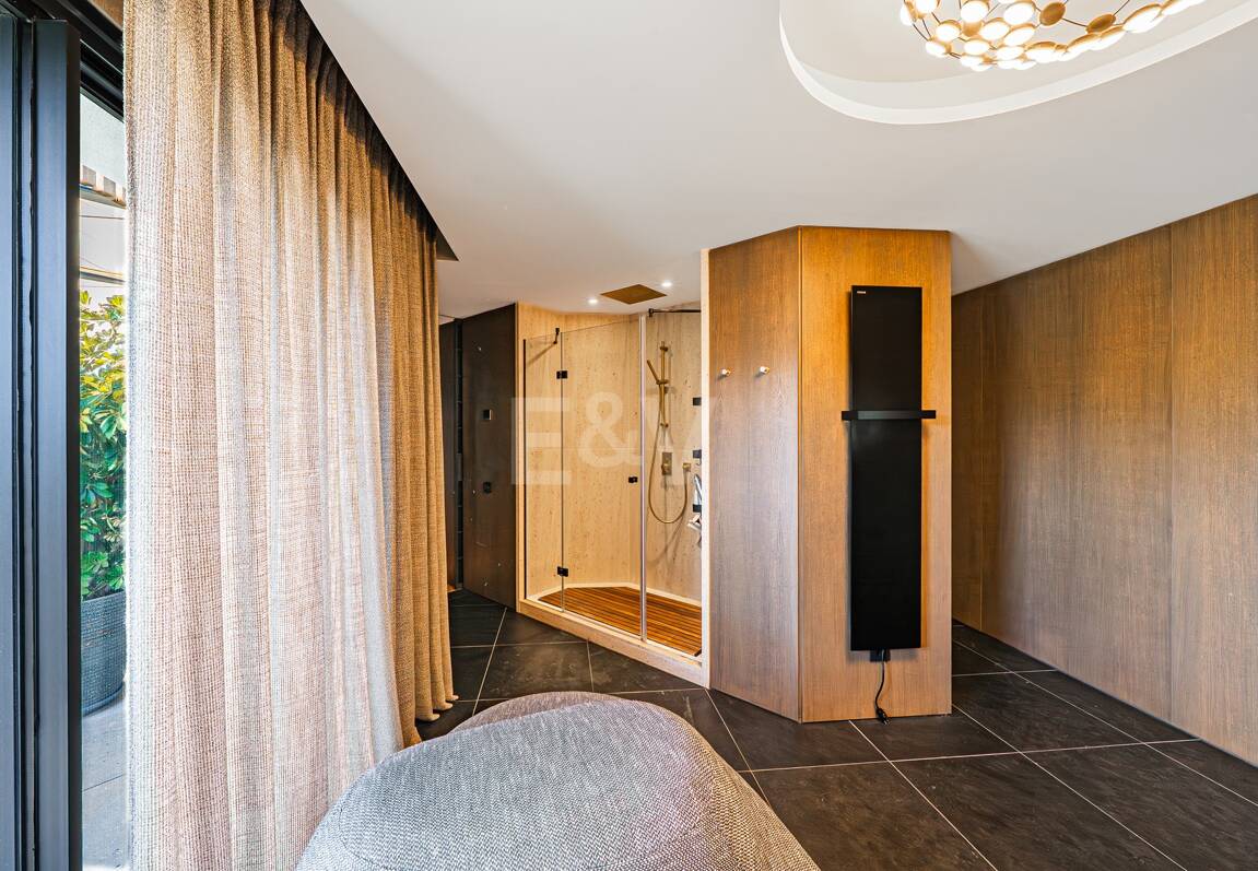 Impresionante Villa a Distancia andando de la Playa en Guadalmina