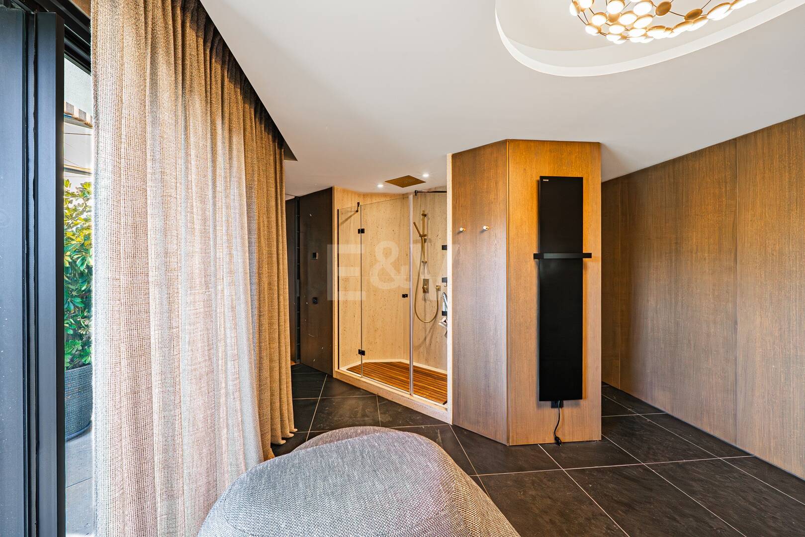 Impresionante Villa a Distancia andando de la Playa en Guadalmina