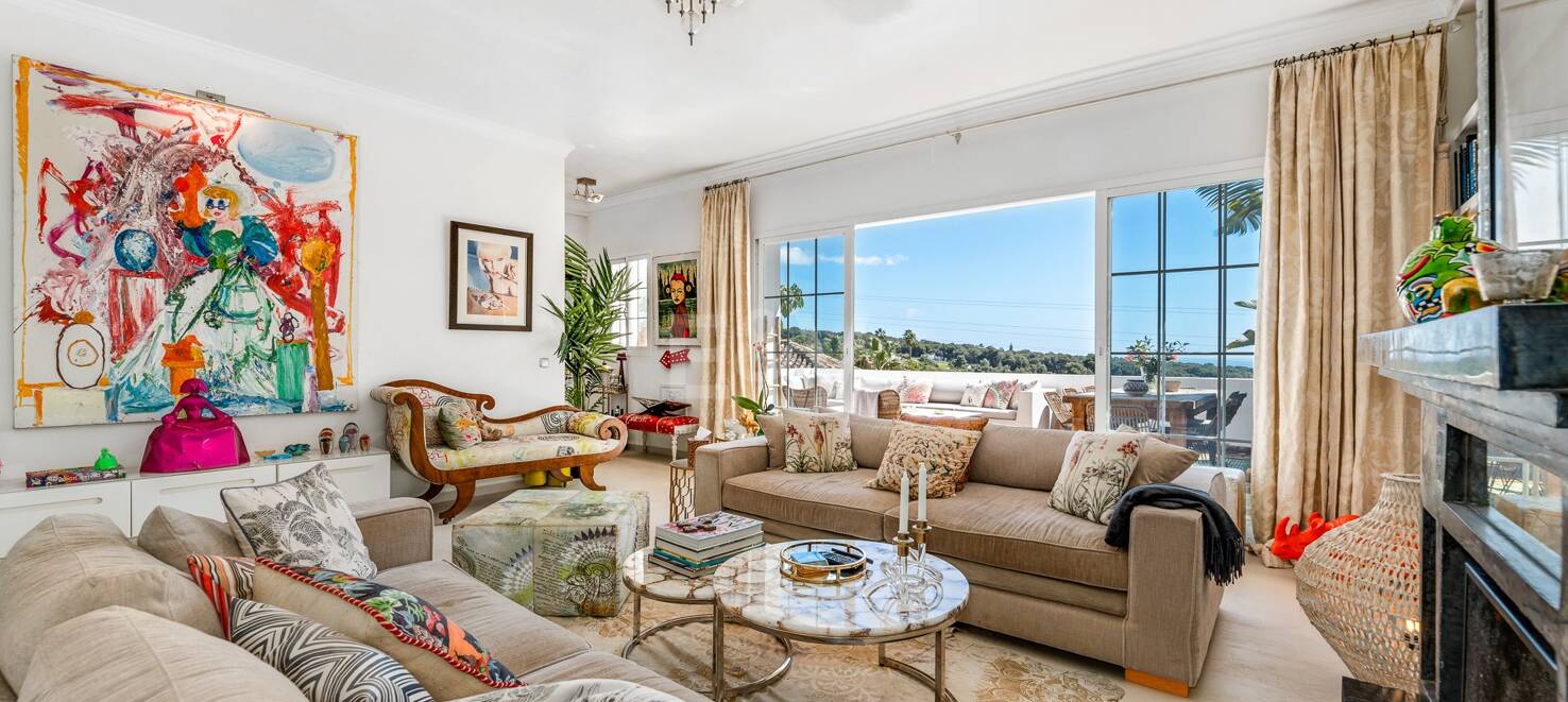 Utsökt radhus med panoramautsikt i Marbella Hill Club